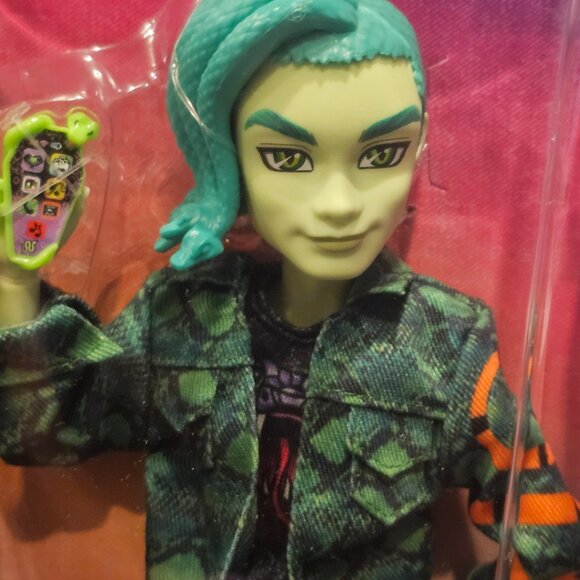 Monster High Deuce Gorgon Signature Look Doll - Picture 4 of 5